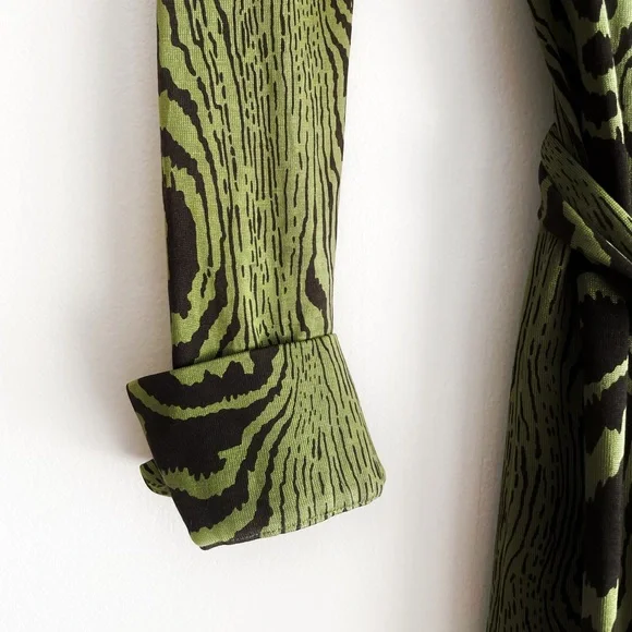 RARE DIANE VON FURSTENBERG Printed Silk Knee-Length Dress - Picture 3 of 4